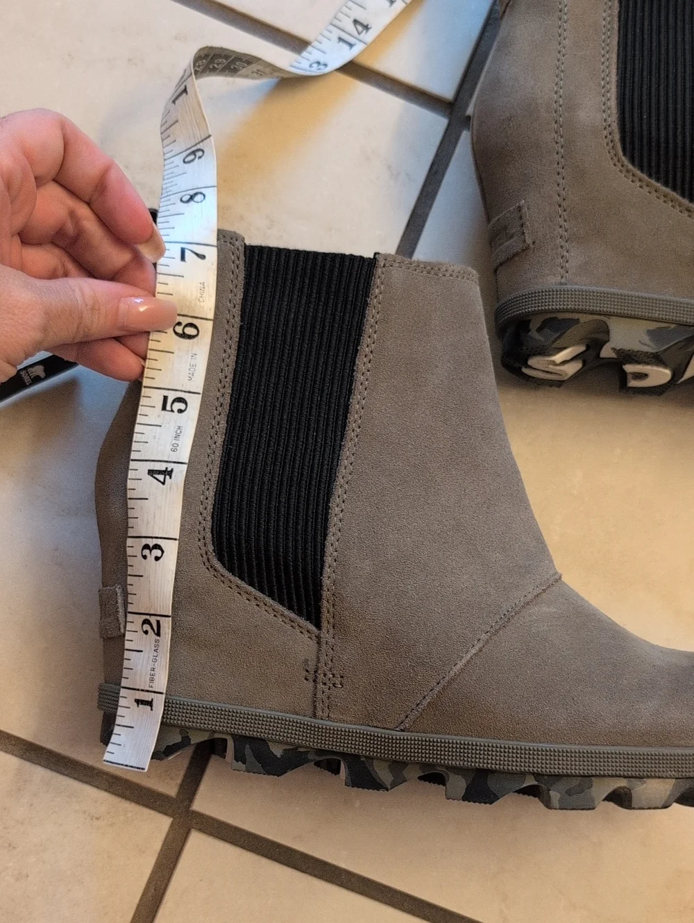 NWT Sorel Joan of Arctic Boots Gray Nubuck Chelsea Bootie Hidden Wedge Suede 8.5